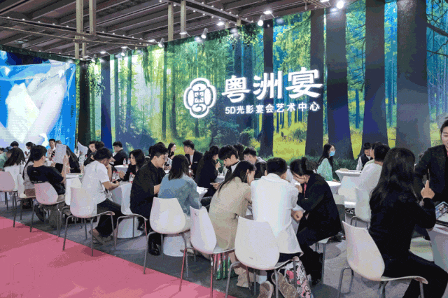 火爆出圈！石代科技《梦回大唐》5D全息婚礼秀+“源起华夏”VR大空间亮相深圳婚博会，战略样板店粤洲宴成网红标杆(图3)